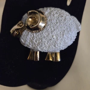 Vtg Aries Ram Sheep White Textured Body Gold Tone Brooch Pin - Picture 1 of 14