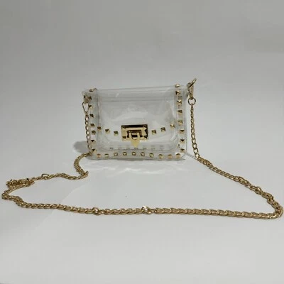 Cartera Bandolera Transparente con Tachuelas Doradas, Correa y Cierre Foto 1 de 4
