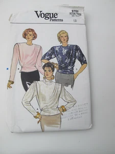 Schulter Plissee Bluse Schnittmuster Vogue Muster 9751 Größe 12 ungeschnitten (U) - Bild 1 von 7
