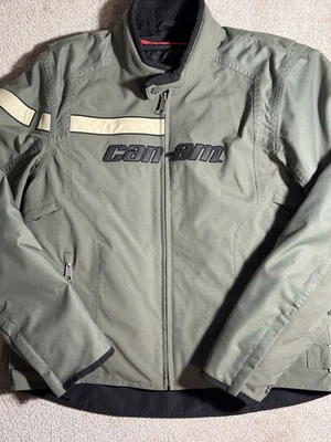 CHAQUETA DE EQUITACIÓN CAN-AM HOMBRE VERDE EJÉRCITO COOPER Estilo 440671 MEDIANA  Foto 1 de 4
