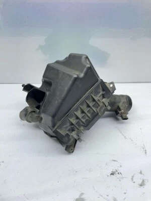 Infiniti G37 G35 2009-2014 sedán OEM CAJA DE AIRE filtro carcasa limpiador lado izquierdo  Foto 1 de 4