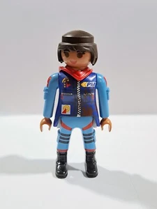 PLAYMOBIL FIGURA MUJER CON CAPUCHA ROJA - 30/10/23 - Picture 1 of 1