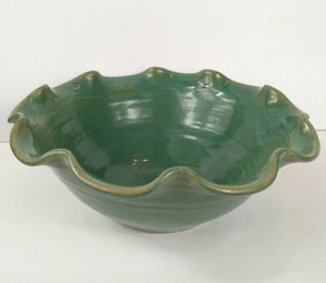 Kings Pottery Green Ruffled Serving Bowl Seagrove N. C. Terry King 1998 Handmade - Picture 1 of 12