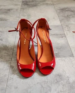 Womens 8M Via Spiga Red Patent Leather Peep Toe Ankle Strap Open Side 4" Heels - Picture 1 of 10