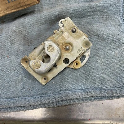 Conjunto de cerradura de puerta halcón Ford Fairlane 64 65 1962-1964 C3OZ-6221813-D Foto 1 de 4