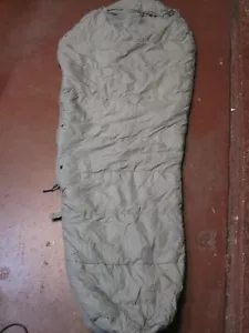 US ARMY ISSUE INTERMEDIATE SLEEPING BAG FOLIAGE GREEN MODULAR SLEEP SYSTEM UCP - Picture 1 of 9