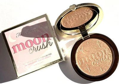 Too Faced Moon Crush Out Of This World Highlighter Summer Moon 7g - Bild 1 von 4