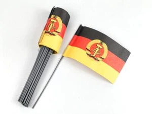 DDR, 46 Fähnchen, Länge des Stiel 30cm - Picture 1 of 3