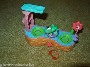HASBRO LITTLEST PET SHOP LPS LEAPING FROG LAGOON MAGNETIC DIVING POND SET LOT - Picture 1 of 4