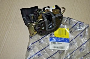 HYUNDAI SANTA FE 2000 - 2005 REAR RIGHT DOOR LATCH NEW GENUINE OEM 8142026000 - Picture 1 of 3