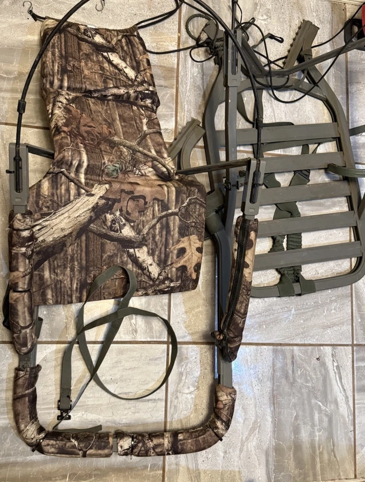 Mossy Oak Climbing Tree Stand Seat/ Hunting. Free Shipping - Image 1 of 4
