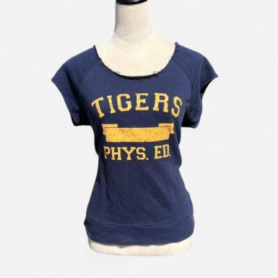 DEREK HEART TALLA XL Top Recortado Azul Marino con Diseño "Tigers Phys Ed" Foto 1 de 4