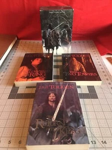 Vintage 2001 The Lord Of The Rings Three-Volume Edition by J.R.R. Tolkien - Foto 1 di 14