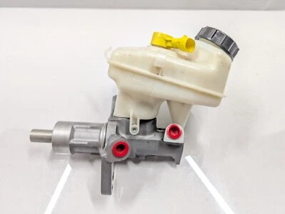 10-12 SAAB 9-5 NG BRAKE MASTER CYLINDER & RESERVOIR - Image 1 of 4