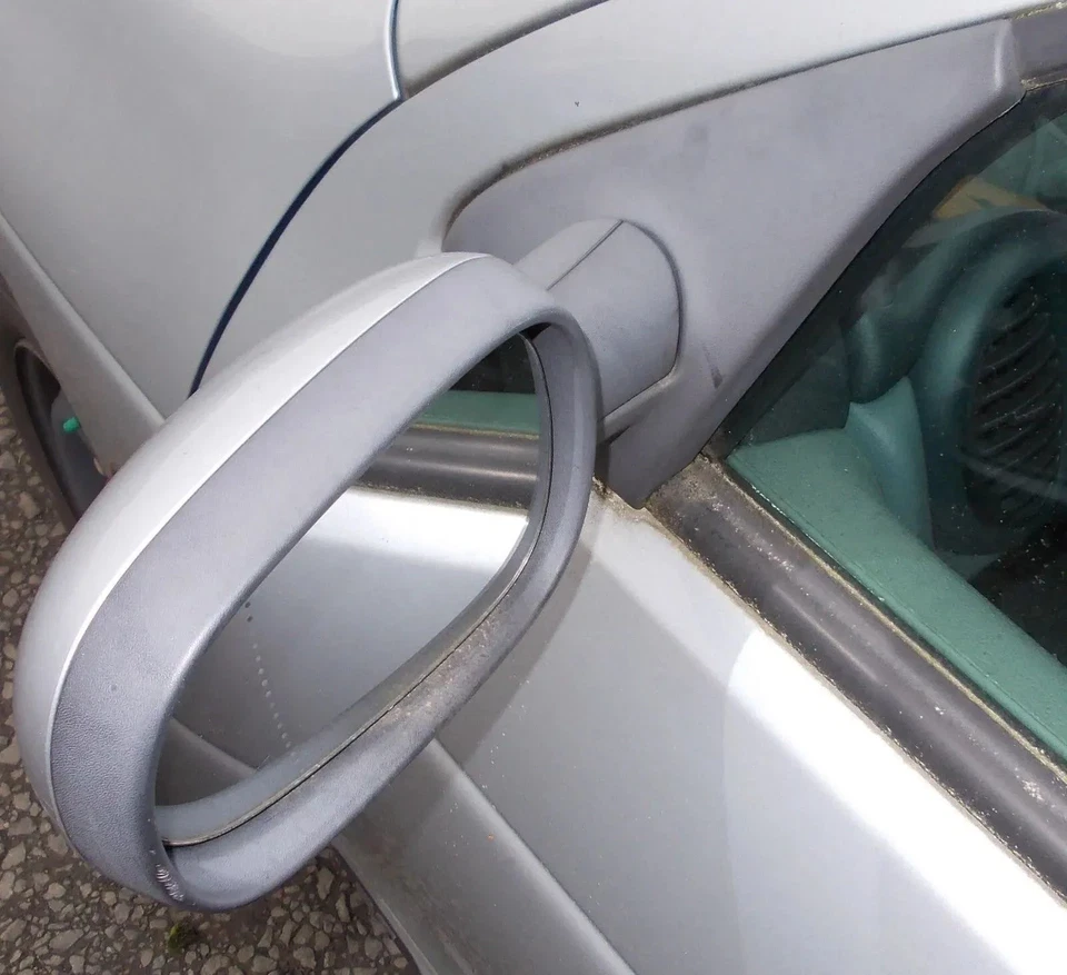 Renault Megane Specchietto SX Hatchback Bj.1996 640 Iceberg Argento - Immagine 1 di 1