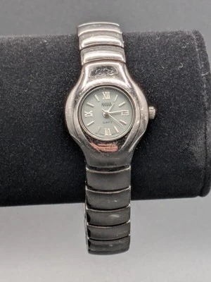 Reloj Bijoux Terner vintage para mujer esfera redonda negra dos tonos Japón Foto 1 de 2