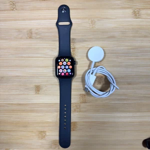 Apple Watch SE 2nd Generation - GPS - 40mm - Midnight - 89% BH - Zdjęcie 1 z 9