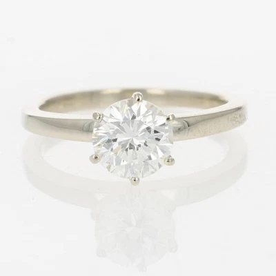 Anillo de compromiso solitario de diamantes de corte redondo de 1,16 quilates de oro blanco de 14 k talla 5,25 Foto 1 de 4