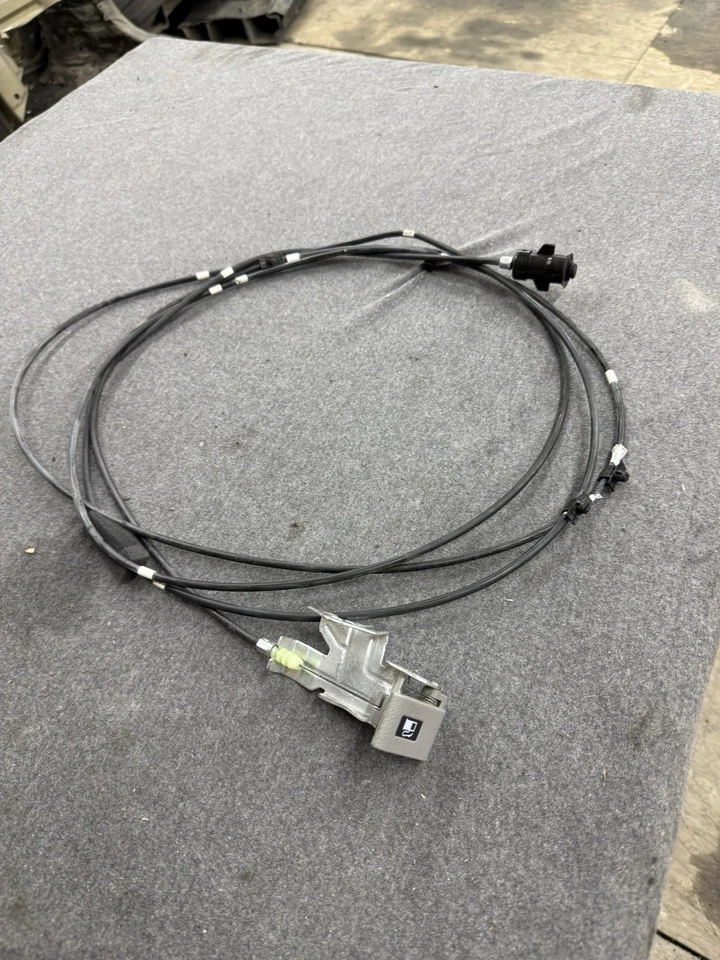 Cable de liberación de puerta de combustible Honda Odyssey 2011-2017 con palanca interior OEM Foto 1 de 3