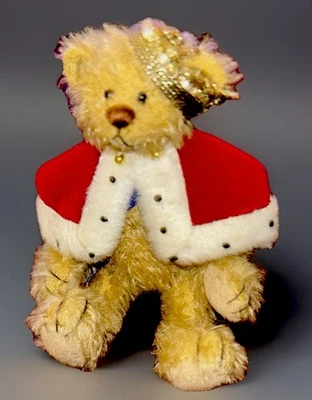 Deb Canham Camelot Collection King Arthur Miniature Collectible Artist Bear - image 1 of 4
