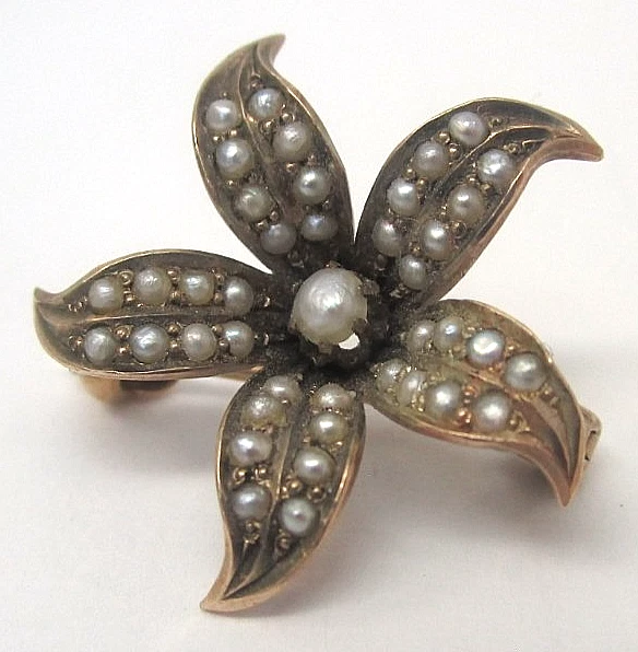 Викторианская антикварная булавка из желтого золота 10 карат с жемчужным цветком в отличном состоянии - Изображение 1 из 4