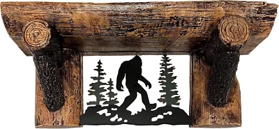 Estante de pared Bigfoot rústico de madera aserrada con icónico Sasquatch para caminar Met Foto 1 de 4