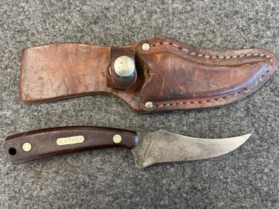 Schrade 152 US Made Hunting Knife with Original Brown Leather Sheath - Image 1 of 4