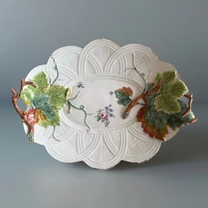 Antiguo soporte de postre Chelsea Basketweave con asas de hoja de vid, C 1750 - Imagen 1 de 10