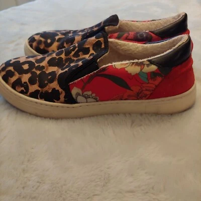 Steven by Steve Madden Addis patrón en contraste leopardo/zapato floral 7 Foto 1 de 4
