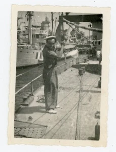 PHOTO snapshot 1941, un marin sailor matelot sur un navire bateau - Picture 1 of 2