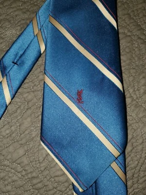 Gravata Yves Saint Laurent masculina largura larga comprimento clássico azul creme listra vermelha - Imagem 1 de 4