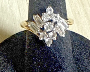 Vintage 18k G.E. Anillo de cóctel con racimo de circonio cúbico tono dorado talla 5 - Imagen 1 de 7