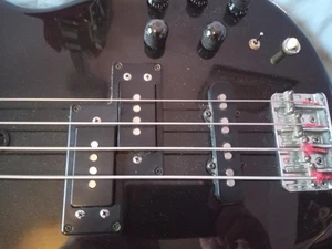 Yamaha BB1100S Fretless Bass Guitar ( Japanese ) - Picture 1 of 8