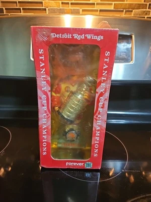 Detroit red wings Steve Yzerman Stanley Cup Champs Forever Collectibles bobble - Image 1 of 4