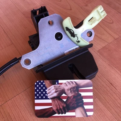 Actuador de bloqueo de maletero OEM Volvo S80 31440242 con cable de apertura de emergencia 30634763 Foto 1 de 4