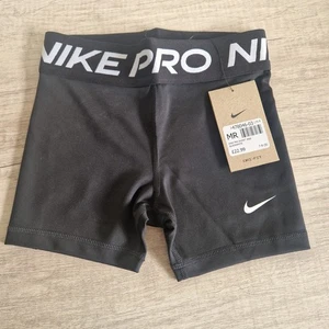 Brand New With Tags Girls Nike Pro Shorts 7-8 years Size Small - Picture 1 of 3
