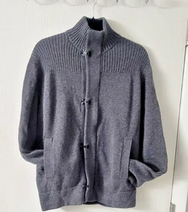 Banana Republic Spange Knopf Strickjacke Pullover Herren Größe M grau RAR - Bild 1 von 17
