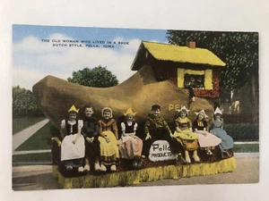 Cartolina anni '40 Pella Iowa vecchia che viveva in una parata di scarpe galleggiante e bambini - Foto 1 di 8