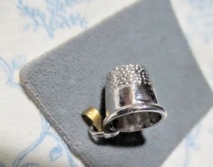 CUTE! NOC Estate 50s-70s Ster CHARM: 3D sewing FINGER THIMBLE needle FINE DETAIL - Picture 1 of 8