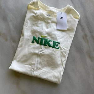NWT Nike T Shirt Size XL - Picture 1 of 3