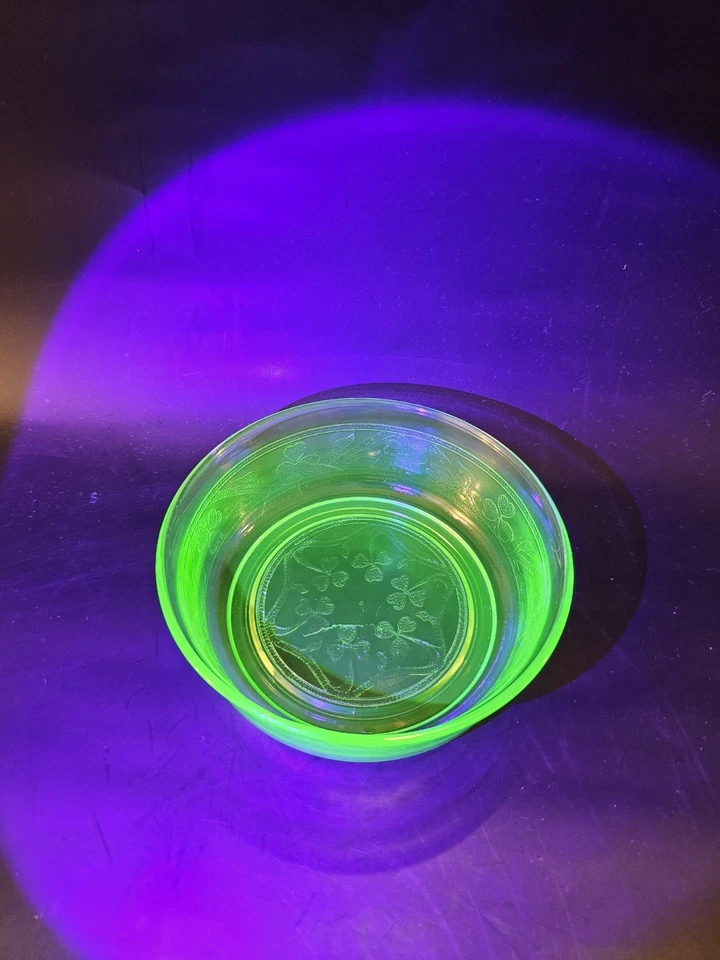 Rare Green Uranium Vaseline Hazel Atlas Cloverleaf Cereal Bowl 5" x 1 3/4" - Image 1 of 4