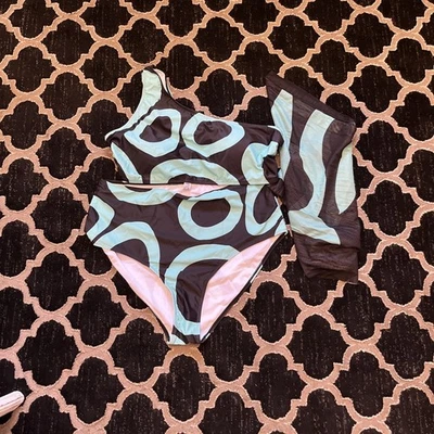 Shein Women's Green Padded Swimsuit with Sarong Cover-Up Size XXL New With Bag - Image 1 of 4