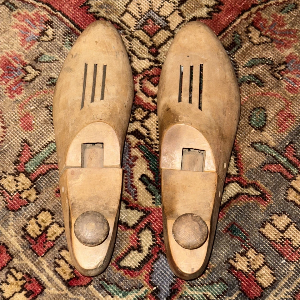 Par de zapatos grandes de madera con bisagras ventiladas vintage - estampados para hombre 10D Foto 1 de 4