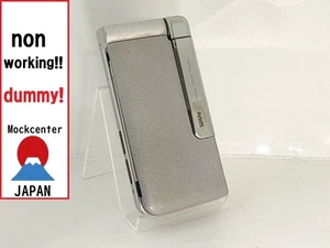 【Factice !】 Téléphone portable HITACHI W62H (couleur argent) au-japon qui ne fonctionne pas - Photo 1 sur 4