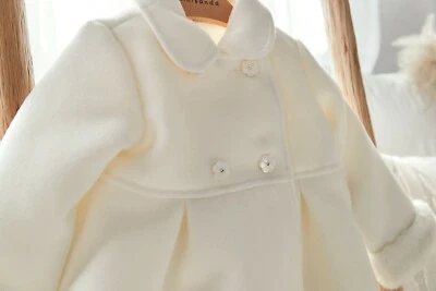 Grazioso cappottino in panno per neonata - Immagine 1 di 3