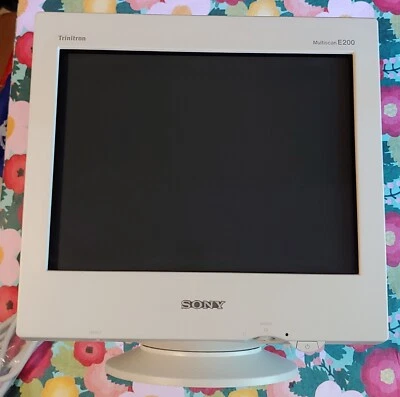Sony Trinitron Multiscan CPD-E200 17" Flat CRT Monitor Good Condition - Image 1 of 4