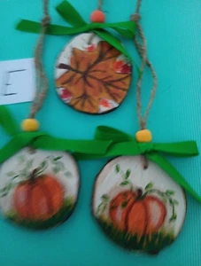 Handbemalte Herbst/Herbst Holz Scheibe Ornies Kürbisse OOAK 3er Set E - Bild 1 von 4