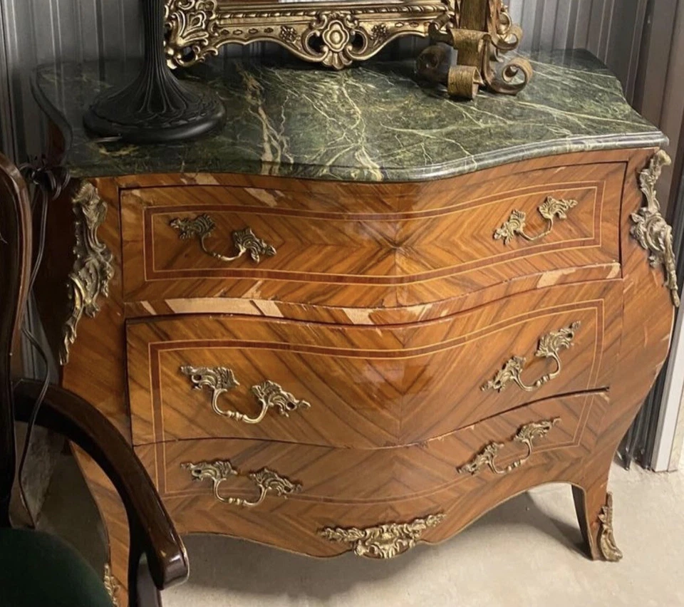 Duas cômodas ornamentadas estilo Ormolu  - Imagem 1 de 1