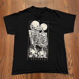 Threadless Mens Large Black T-Shirt Skeletons Kissing L'Amoureux Rosebush - Picture 1 of 8