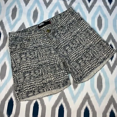 Pantalones cortos de jean geométricos blancos y negros para mujer BDG Urban Outfitters talla 25 Foto 1 de 4